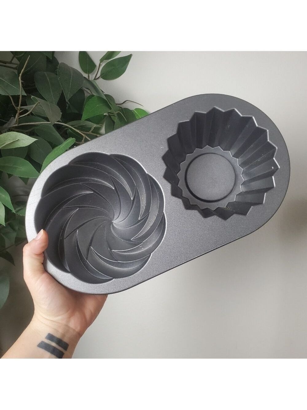 Nordic Ware 3D Cupcake Cake Pan Large Oversized 6 Cups